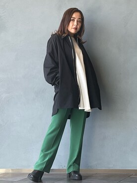 「Lui's（ルイス）の【オリジナルファブリック4×4セットアップシリーズ】 フレアパンツ（スラックス、グリーン系）」を使った、五十嵐 あやさん（レディース・159cm）の春コーディネート