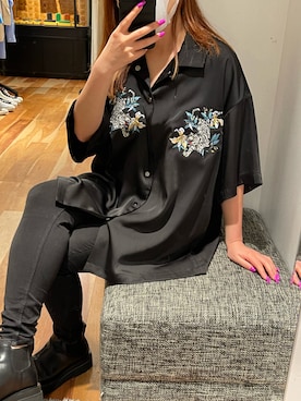 「Lui's（ルイス）のスカシャツ（シャツ/ブラウス、ブラック系）」を使った、五十嵐 あやさん（レディース・159cm）の春コーディネート
