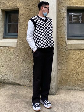 「CONVERSE（コンバース）のアイテム（シューズ、ブラック系）」を使った、Zackさん（メンズ・183cm）の冬コーディネート