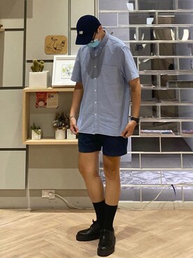 「UNIQLO（ユニクロ）のアイテム（シャツ/ブラウス、ブルー系）」を使った、Zackさん（メンズ・183cm）の秋コーディネート