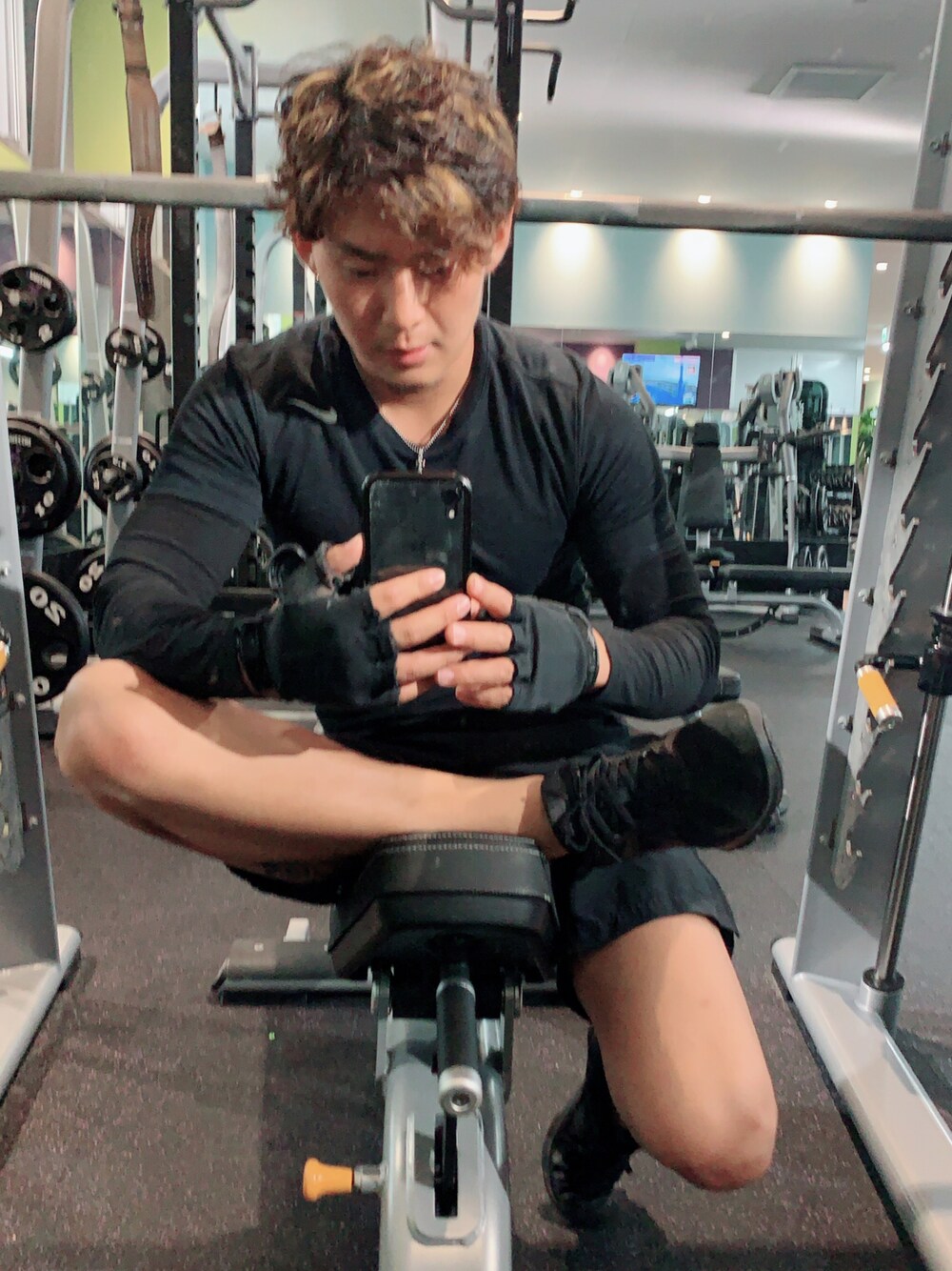 「NIKE ジム　筋トレ」｜「NIKEのアイテム（Tシャツ/カットソー、ブラック系）」を使った、r.a.t.oさん（メンズ・168cm）の夏コーディネートの1枚目の写真