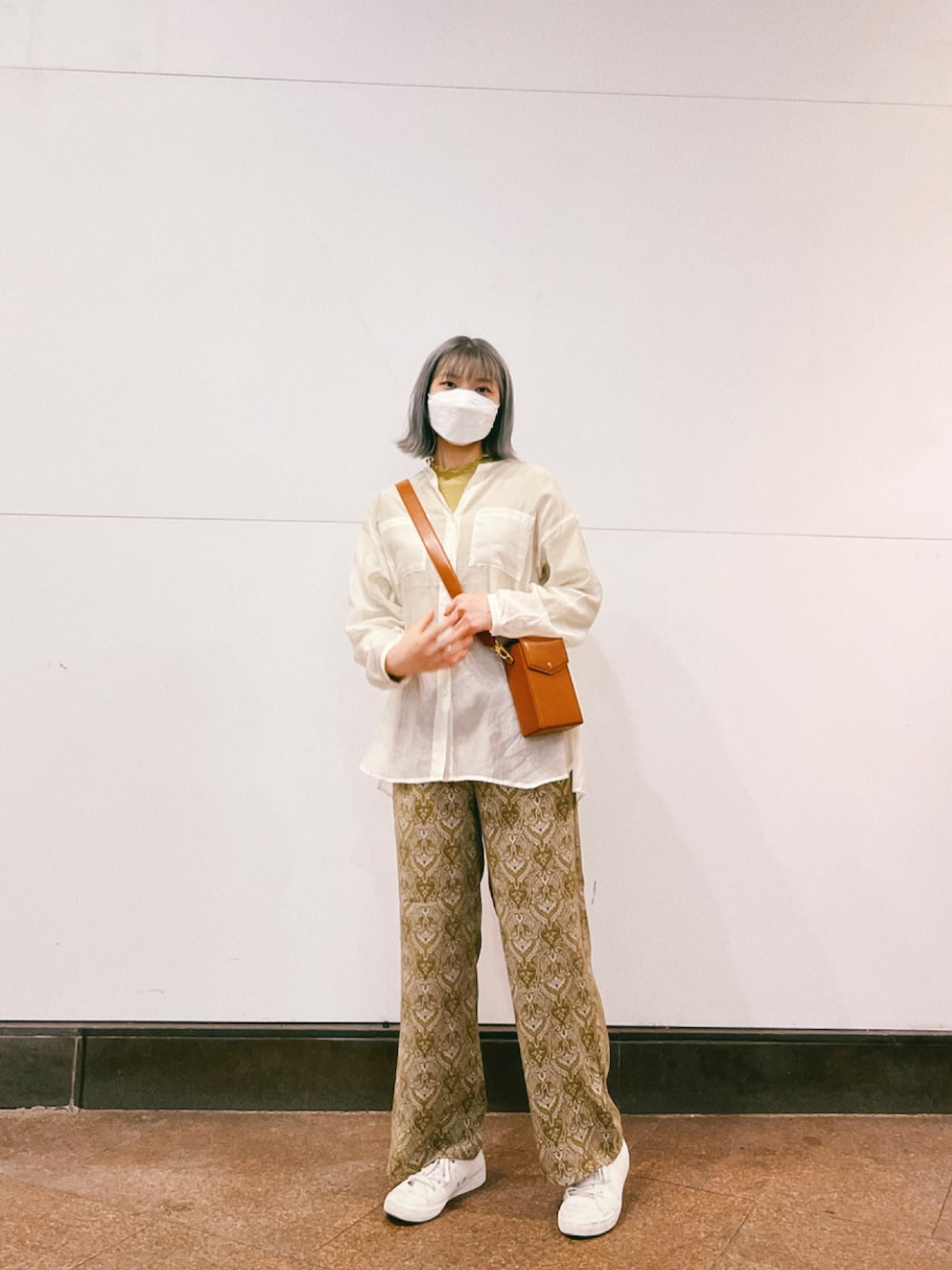 「LOWRYS FARM、MUJI、ootd、CHARLES＆KEITH、niko and ...、Japanese style、japanese、街頭穿搭、休閒、autumn、green」｜「LOWRYS FARMのダマスクイージーパンツ　228655（その他パンツ、ブラウン系）」を使った、𝖒𝖒𝖎𝖈𝖍𝖊𝖑𝖑𝖊𝖈さん（レディース・163cm）の冬コーディネートの1枚目の写真
