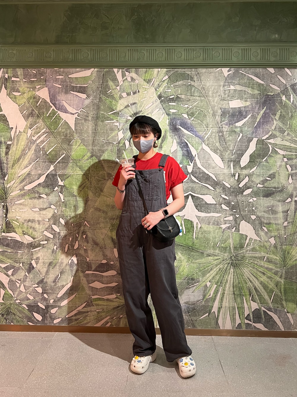 「ootd、街頭穿搭、休閒、niko and ...、red、gray、Vivienne Westwood、crocs、工裝褲」｜「niko and...のバッククロスサロペ（サロペット/オーバーオール、ブルー系）」を使った、𝖒𝖒𝖎𝖈𝖍𝖊𝖑𝖑𝖊𝖈さん（レディース・163cm）の夏コーディネートの1枚目の写真