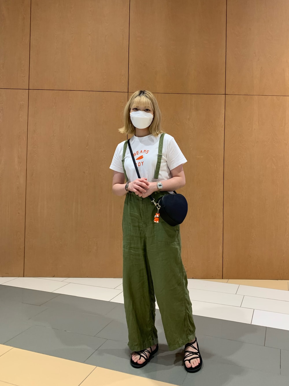 「ootd、BEAMS BOY、BEAMS、BEAMS JAPAN、niko and ...、green、red、teva、Tshirts、Japanese style、街頭穿搭、休閒」｜「BEAMS BOYのVANS × BEAMS BOY / 別注 LOGO T-SHIRTS（Tシャツ/カットソー、ホワイト系）」を使った、𝖒𝖒𝖎𝖈𝖍𝖊𝖑𝖑𝖊𝖈さん（レディース・163cm）の秋コーディネートの1枚目の写真
