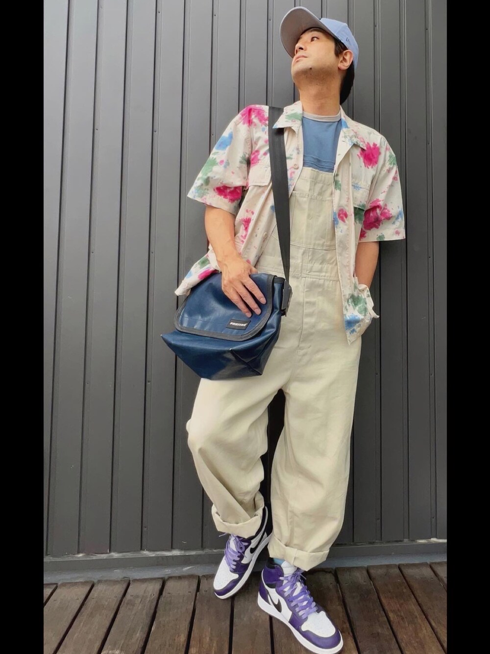「ショルダーバッグ、シャツスタイル、休日スタイル、大人カジュアル、アウトドアスタイル、淡色コーデ、キャップ、ピンク、ブルー、オーバーオール、レイヤードスタイル、ミリタリー、スニーカー、ハイカットスニーカー、パープル」｜「UNDEFEATED のUNDEFEATED✖️NEW ERA（キャップ、ブルー系）」を使った、U%さん（メンズ・178cm）の夏コーディネートの1枚目の写真
