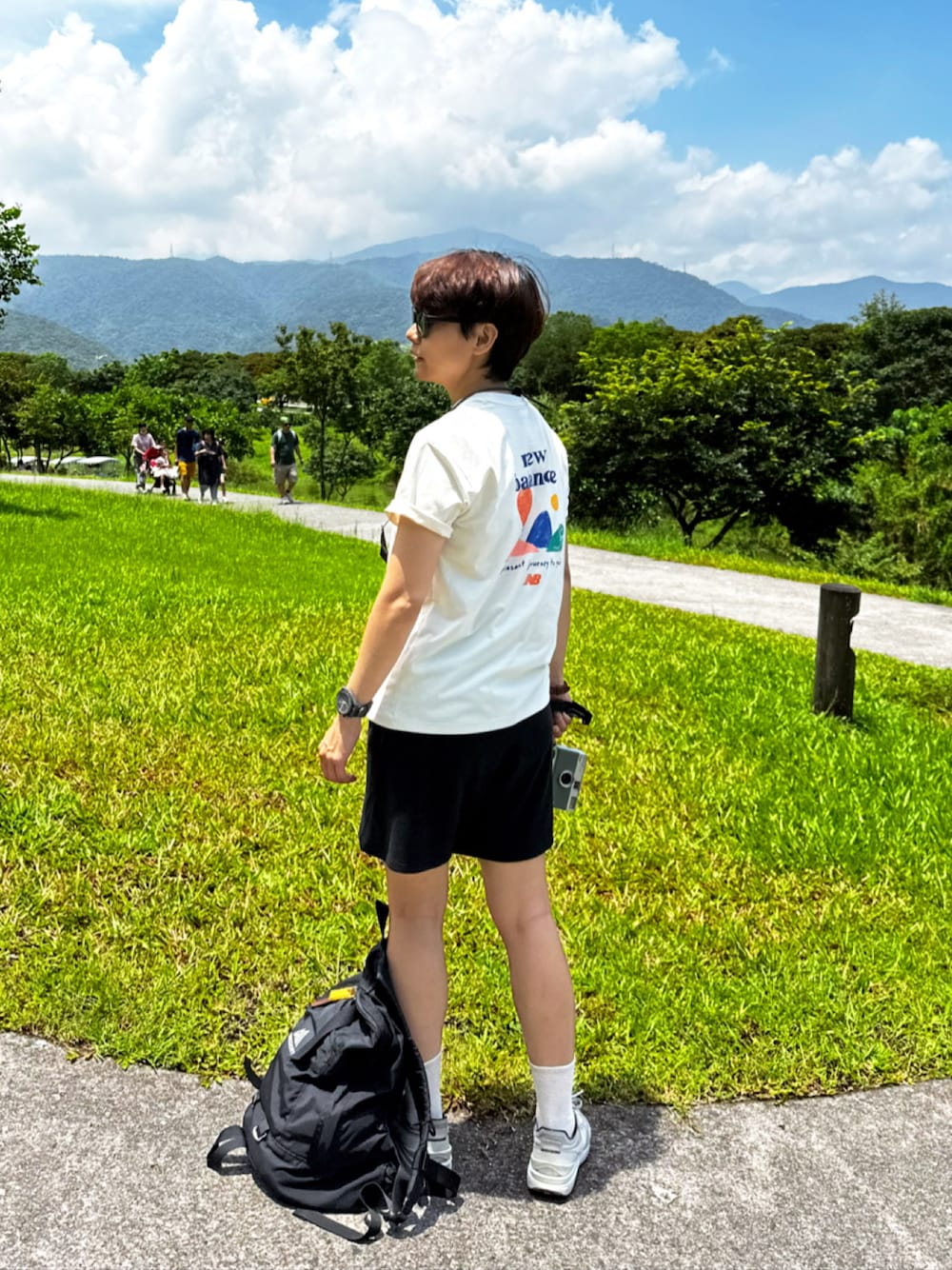 「NEW BALANCEのアイテム（Tシャツ/カットソー、ベージュ系）」を使った、Joeyさん（レディース・154cm）の夏コーディネートの1枚目の写真
