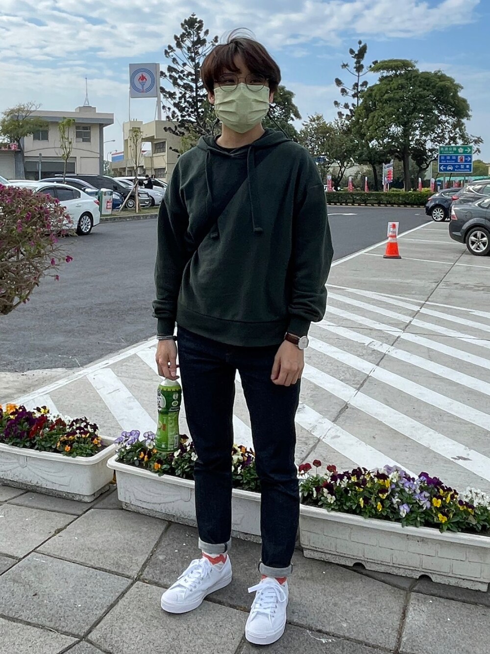 「無印良品のアイテム（デニムパンツ、ブルー系）」を使った、Joeyさん（レディース・154cm）の秋コーディネートの1枚目の写真
