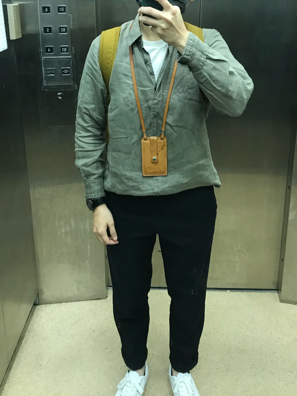 「UNIQLOのアイテム（スラックス、ブルー系）」を使った、Joeyさん（レディース・154cm）の冬コーディネートの1枚目の写真