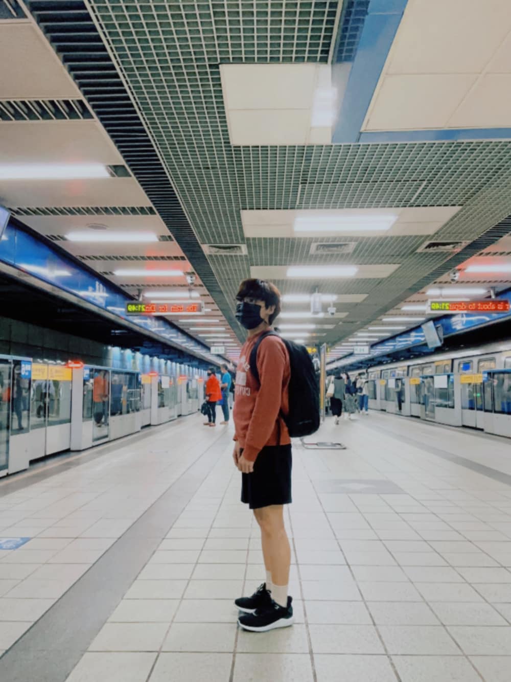「decathlonのアイテム（カーゴパンツ、ブラック系）」を使った、Joeyさん（レディース・154cm）の夏コーディネートの1枚目の写真