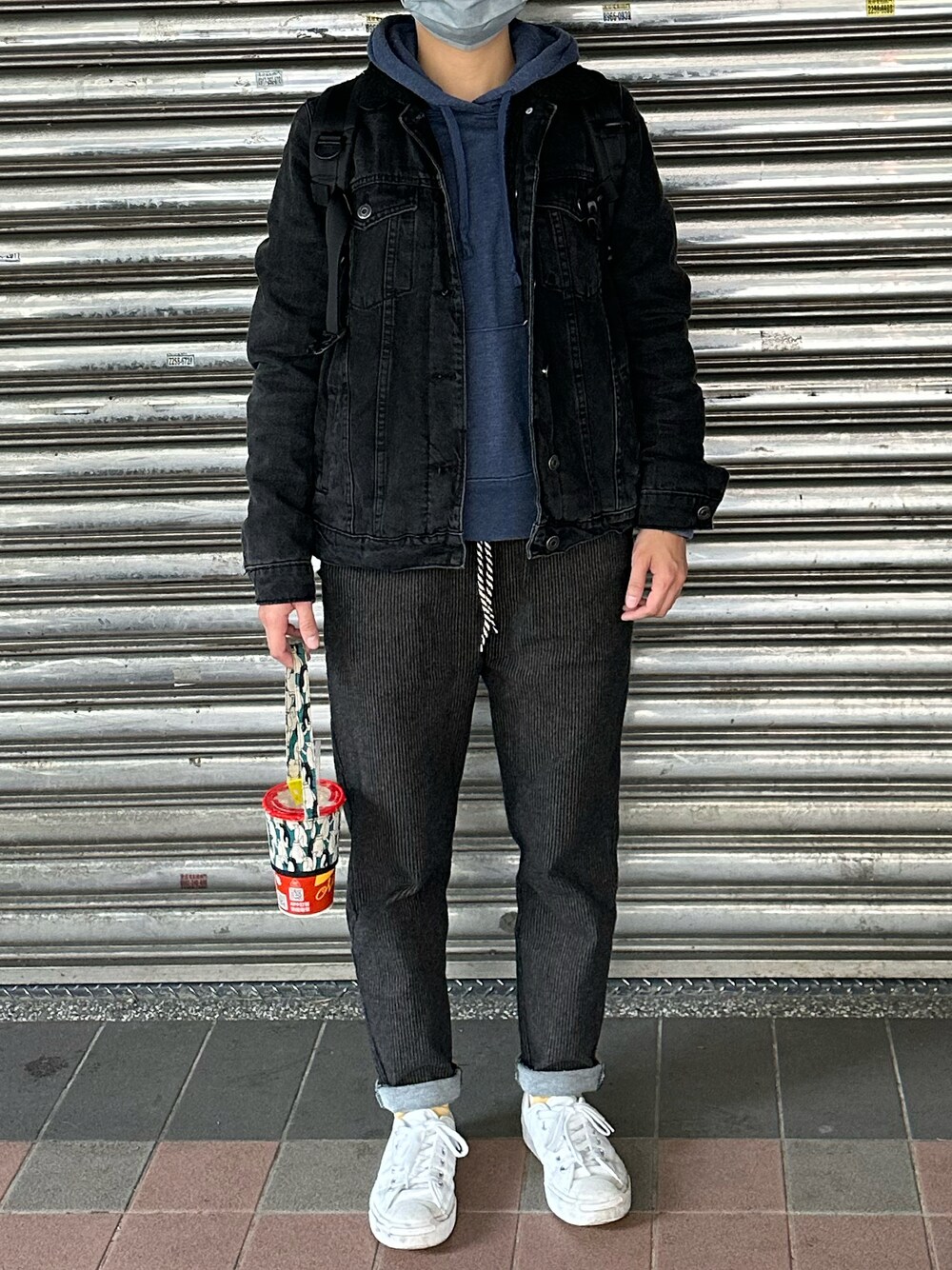 「NETのアイテム（パーカー、ブルー系）」を使った、Joeyさん（レディース・154cm）の冬コーディネートの1枚目の写真