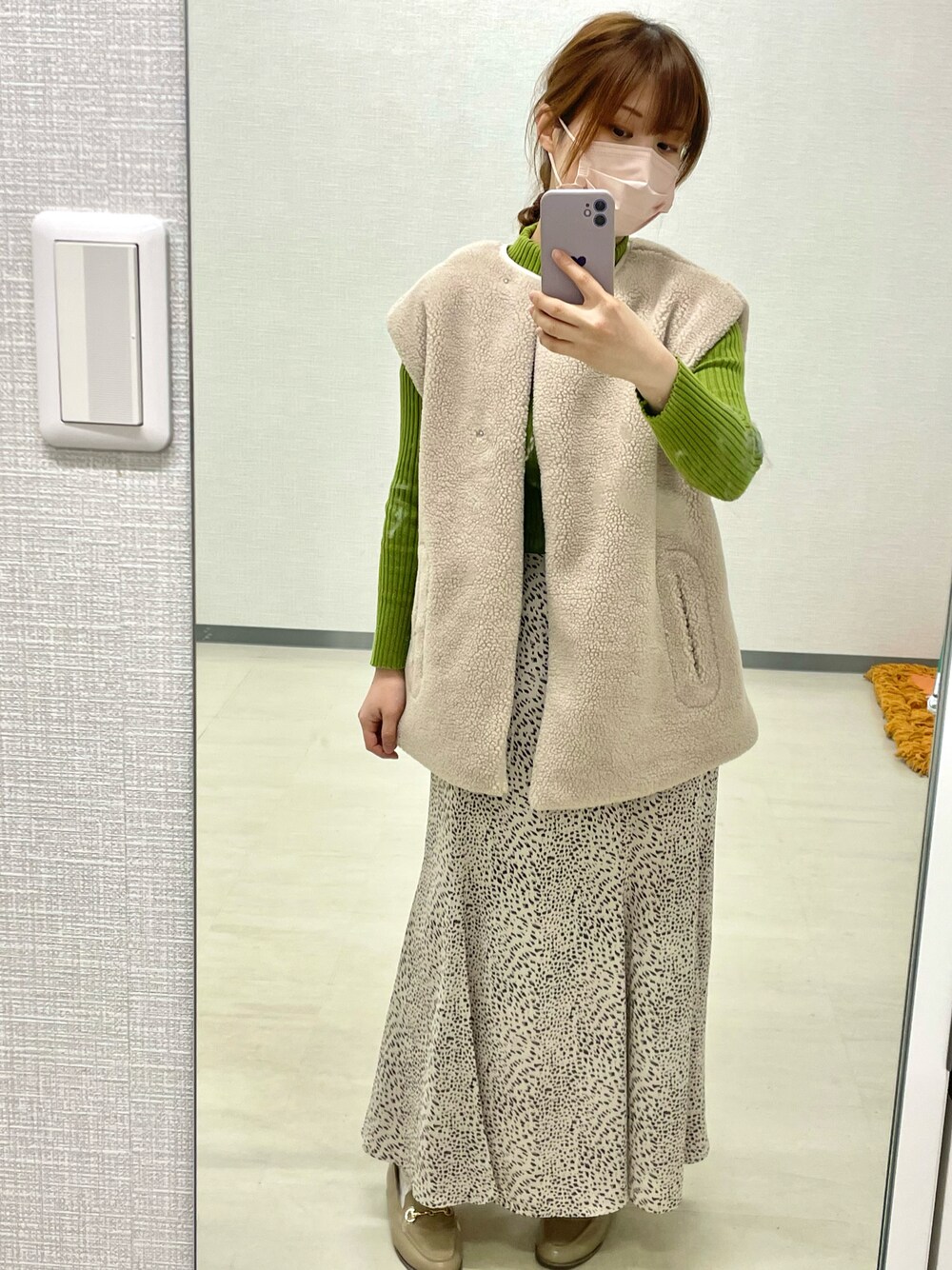 「春、春カラー、アクセントカラー、グリーン、ベージュコーデ、Kastane、CIAOPANIC TYPY、URBAN RESEARCH」｜「SENSE OF PLACE by URBAN RESEARCHのエコレザービットローファー（ローファー、ベージュ系）」を使った、tomomi＊さん（レディース・158cm）の春コーディネートの1枚目の写真