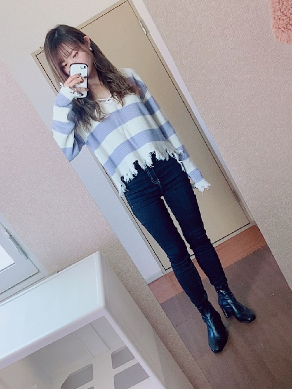「GYDA、GYDAコーデ、GYDAニット、スキニー、スキニーパンツ」｜「GYDAのワンウォッシュハイウエストパンツ（デニムパンツ、ブラック系）」を使った、みほたろさん（レディース・160cm）の冬コーディネートの1枚目の写真