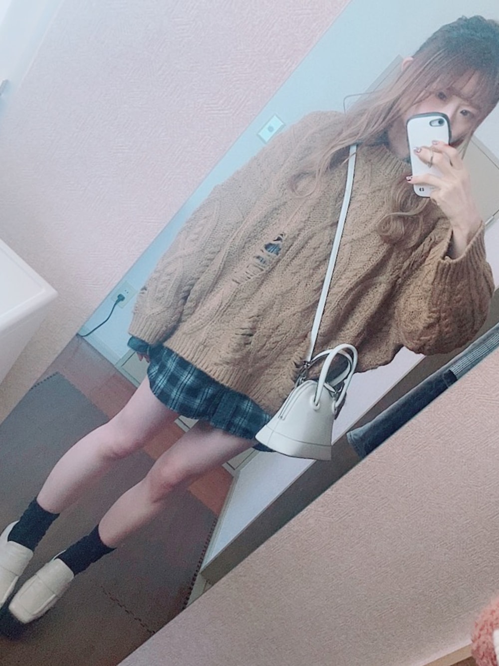 「GYDA、GYDAコーデ、チエックシャツ、シャツワンピ」｜「GYDAのデニムドッキングチェックBIG シャツ（シャツ/ブラウス、ブラック系）」を使った、みほたろさん（レディース・160cm）の秋コーディネートの1枚目の写真
