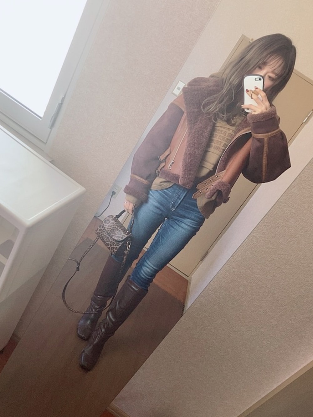 「GYDA、GYDAデニム、ムルーア(MURUA)、murua、スキニーデニム、パンツコーデ、スキニーパンツ、スキニー、カジュアルコーデ」｜「GYDAのM/W SHAPELYスキニーデニムパンツ（デニムパンツ、ブルー系）」を使った、みほたろさん（レディース・160cm）の冬コーディネートの1枚目の写真