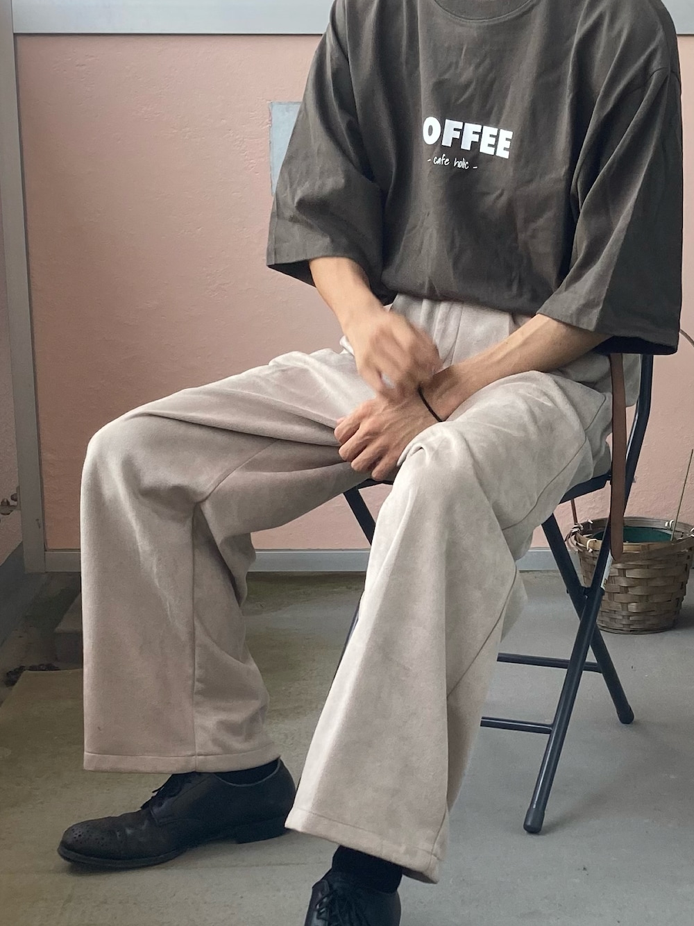 「シンプルコーデ、夏コーデ、coen、オーバーサイズ、モノトーン、革靴、おしゃれさんと繋がりたい、インスタフォローしてね！」｜「coen by Mr.SZKの- cafe holic - ２色入りパックＴ( MILK & COFFEE )（Tシャツ/カットソー、その他）」を使った、ギャン管さん（メンズ・166cm）の夏コーディネートの1枚目の写真
