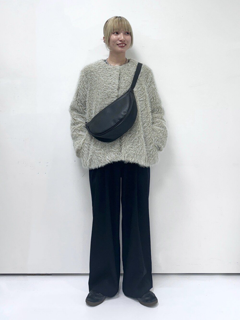 「最近のいい感じコーデ、冬アウター、大人可愛い、オトナカジュアル、ファーコート、ボアコート、モコモコアウター、シンプルスタイル、冬のコーデ、秋冬、キレイめ、アウターコーデ、あったかコーデ」｜「THE SHOP TK のボアファーノーカラージャケット（ノーカラーコート、ベージュ系）」を使った、omaさん（骨格ウェーブ・レディース・163cm）の秋コーディネートの1枚目の写真