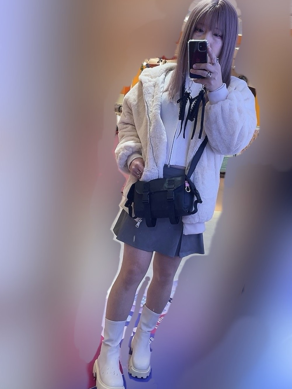 「女装、冬、冬コーデ、ホワイトコーデ、シンプルコーデ、ショルダーバッグ、ブーツ、シルバーアクセサリー、韓国ファッション、プチプラ、プチプラコーデ」｜「WEGOのWEGO/【XLサイズ展開あり】ストレッチショートブーツ（ブーツ、ホワイト系）」を使った、生天目まなさん（メンズ・165cm）の冬コーディネートの1枚目の写真