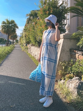 「水色」｜「アイテム（スリッポン）」を使った、マワリさん（レディース・166cm）の夏コーディネート