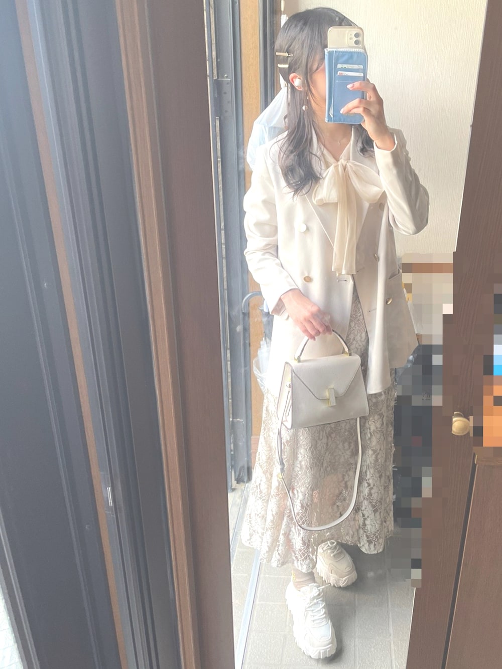 「オトナ女子、休日コーデ、春コーデ、お出かけコーデ、春カラー、きれいめカジュアル、シンプルコーデ、淡色コーデ、ロングスカート、休日スタイル、ベージュ」｜「GUのダブルブレストブレザー / natural / S size / ¥4,990（ジャケット/アウター、ベージュ系）」を使った、ほたるさん（レディース・159cm）の春コーディネートの1枚目の写真