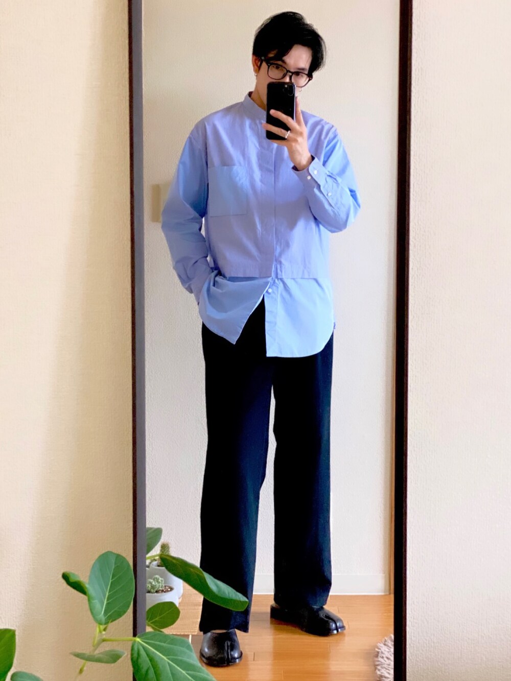 「休日スタイル、今日のコーデ、足袋ブーツ、春コーデ、おしゃれさんと繋がりたい、メゾンマルジェラ」｜「UNIQLOのアイテム（シャツ/ブラウス、ブルー系）」を使った、d29p26buさん（メンズ・174cm）の春コーディネートの1枚目の写真