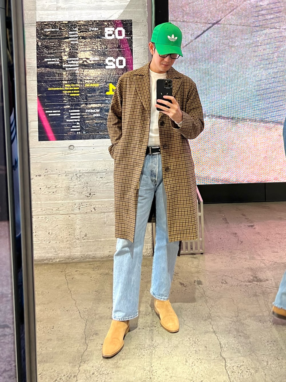 「休日スタイル、ootd、今日のコーデ、春コーデ、ブーツ、デニムパンツ、アディダス」｜「adidas Originalsのアイテム（帽子、グリーン系）」を使った、d29p26buさん（メンズ・174cm）の春コーディネートの1枚目の写真