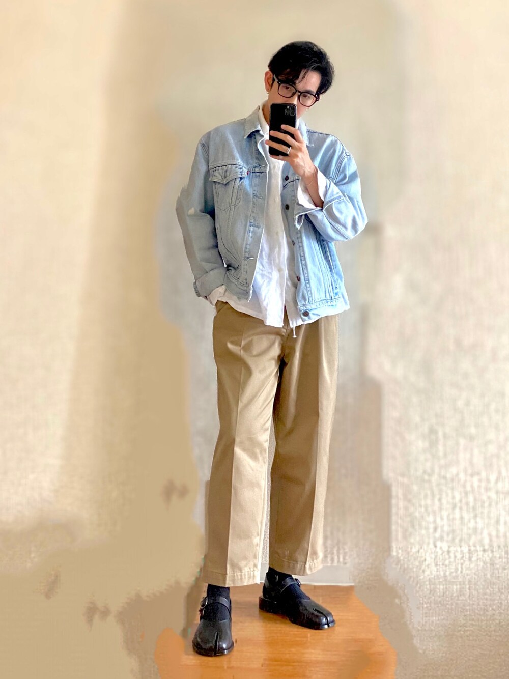 「今日のコーデ、春コーデ、シンプルコーデ、ベージュ、Boyfriend Jeans、足袋ブーツ、メゾンマルジェラ、おしゃれさんと繋がりたい、デニム」｜「GUのアイテム（パンツ、ベージュ系）」を使った、d29p26buさん（メンズ・174cm）の春コーディネートの1枚目の写真