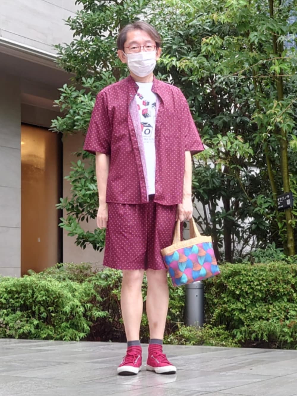 セットアップを使った「エンジ色」の人気ファッションコーディネート