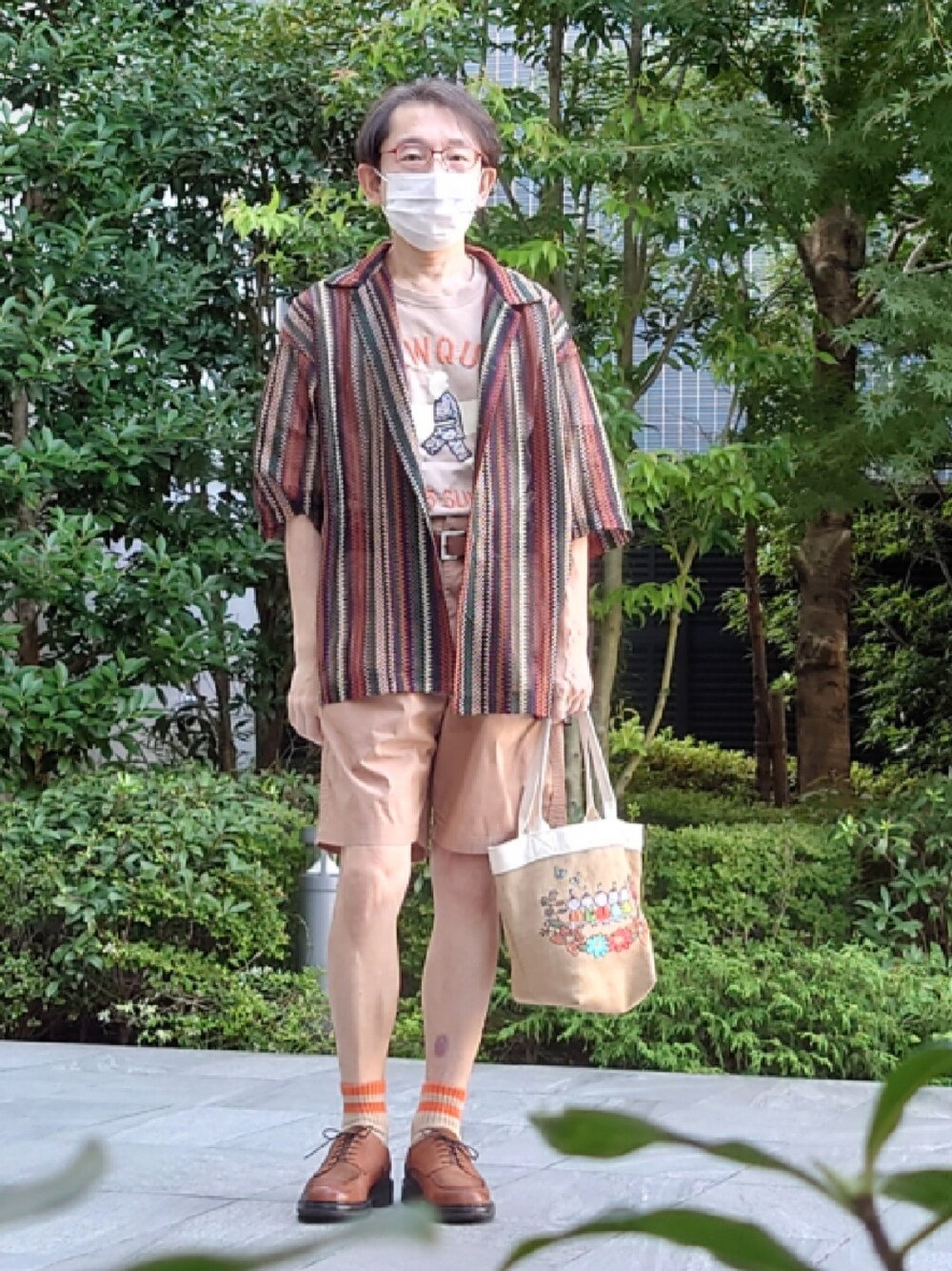 「40ct&525、tk.TAKEO KIKUCHI、シアーシャツ、キャサリンハムネット、タケオキクチ(TAKEO KIKUCHI)、ハーフパンツ」｜「TAKEO KIKUCHIの◆コンビネーション Uチップシューズ（ドレスシューズ、ブラウン系）」を使った、ちゃばこさん（メンズ・168cm）の秋コーディネートの1枚目の写真