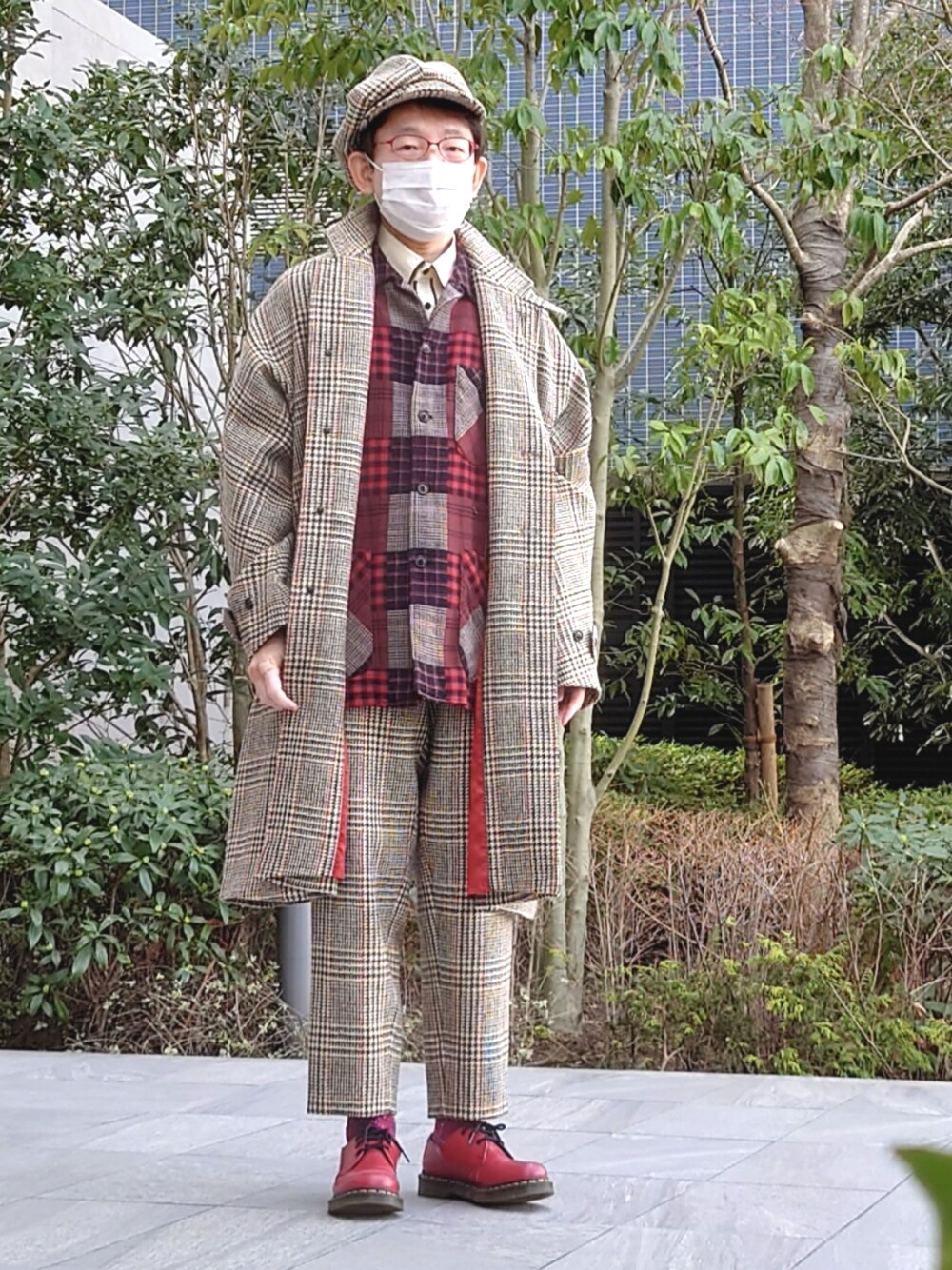 「40ct&525、ハリスツイード、タケオキクチ(TAKEO KIKUCHI)、キモノスリーブ、キャスケット、Dr.Martens、パッチワーク」｜「Dr. MartensのDr.Martens / ドクターマーチン 1461 3EYE GIBSON SHOE 3ホール ギブソン シューズ（ドレスシューズ、レッド系）」を使った、ちゃばこさん（メンズ・168cm）の冬コーディネートの1枚目の写真