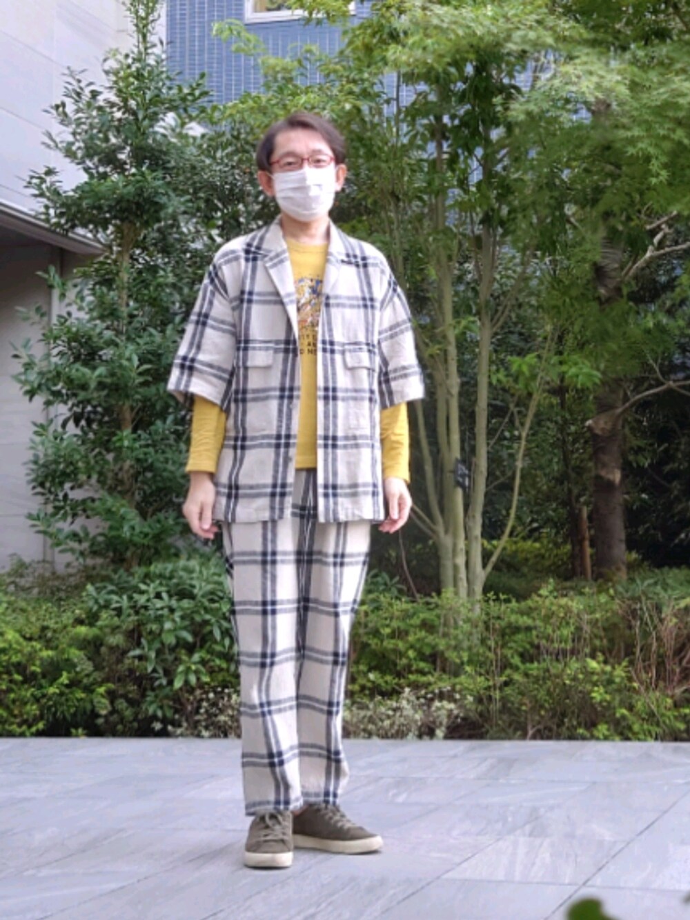 「tk.TAKEO KIKUCHI、40ct&525、セットアップ、チェック、リネン、Chup」｜「TOMMY HILFIGERのアイテム（シューズ、グリーン系）」を使った、ちゃばこさん（メンズ・168cm）の秋コーディネートの1枚目の写真