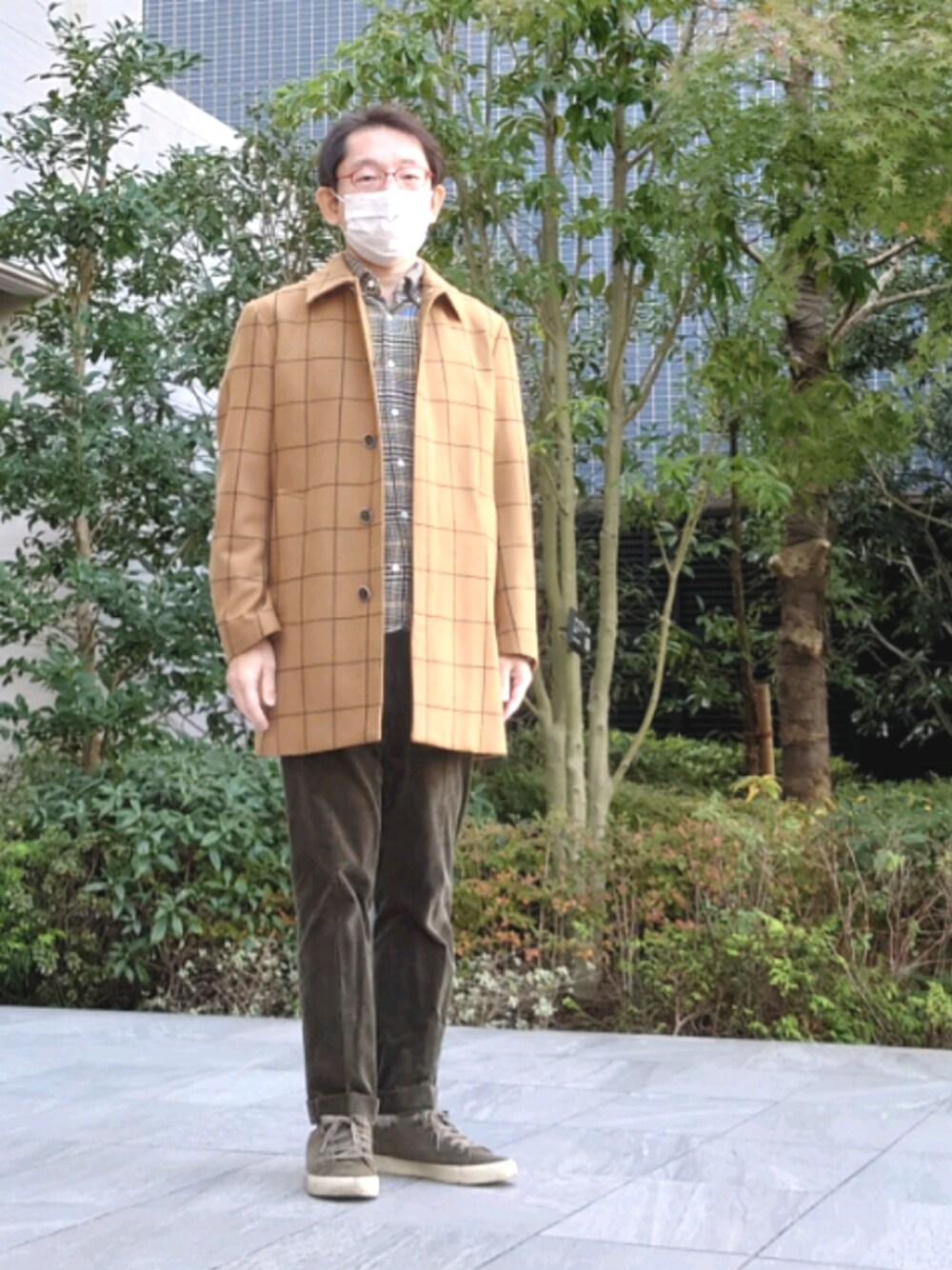 「タケオキクチ(TAKEO KIKUCHI)、40ct&525、メンズメルローズ、hitoyoshi、コーデュロイパンツ、ネルシャツ、ウインドペン」｜「40ｃｔ＆525のアイテム（パンツ、グリーン系）」を使った、ちゃばこさん（メンズ・168cm）の秋コーディネートの1枚目の写真