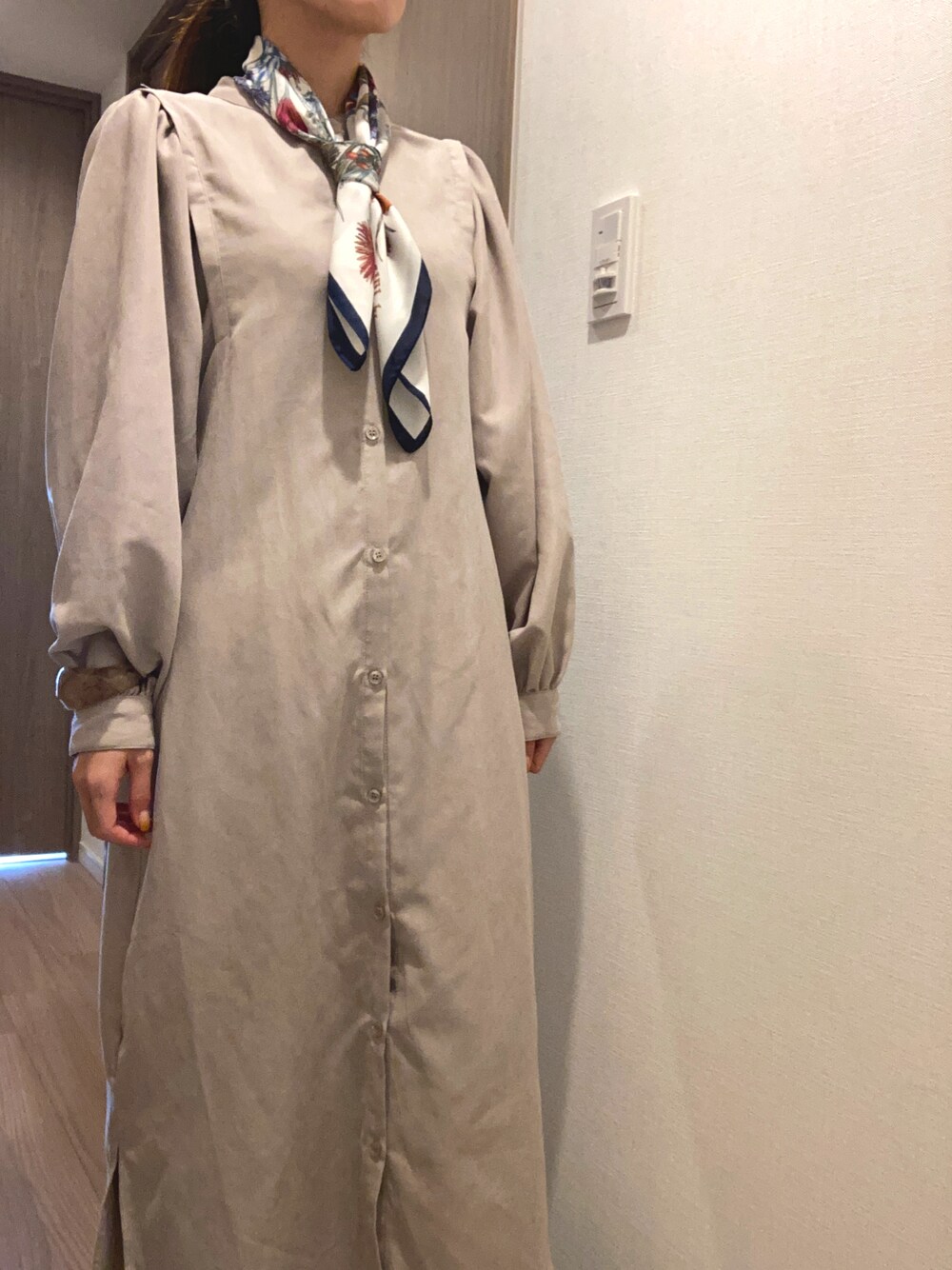 「しまむらのアイテム（シャツワンピース、ベージュ系）」を使った、ばななさん（レディース・153cm）の秋コーディネートの1枚目の写真