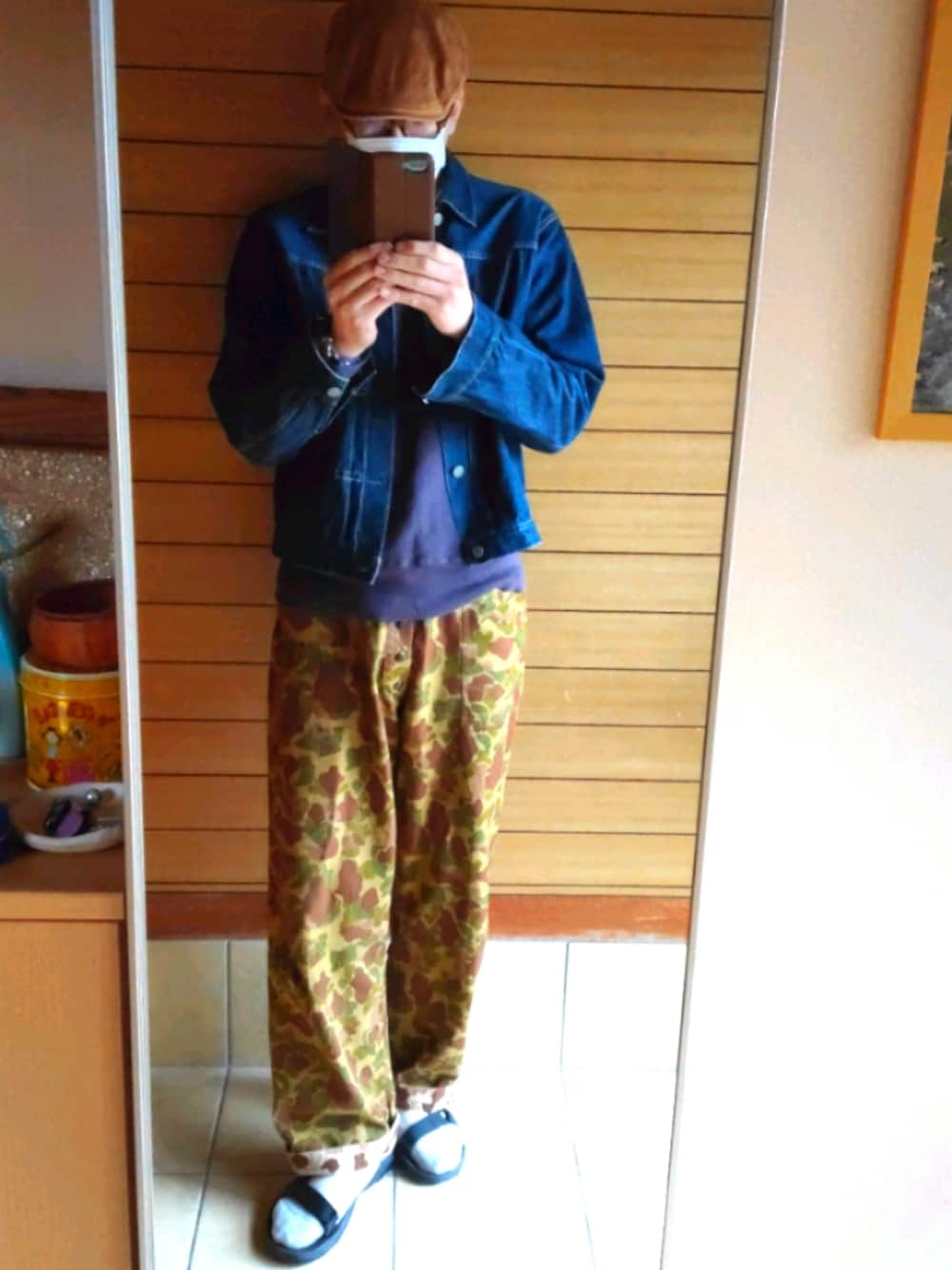 「秋冬コーデ、カジュアルコーデ、おしゃれさんと繋がりたい、秋服、アメカジ、ストリート、古着MIX、ミリタリー、Gジャン、デニム」｜「UESのアイテム（ハンチング/ベレー帽、ゴールド系）」を使った、ナンさんさん（メンズ・180cm）の秋コーディネートの1枚目の写真