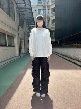 「ARCHITEGTのアイテム（Tシャツ/カットソー、ホワイト系）」を使った、美蘭さん（レディース・166cm）の春コーディネート