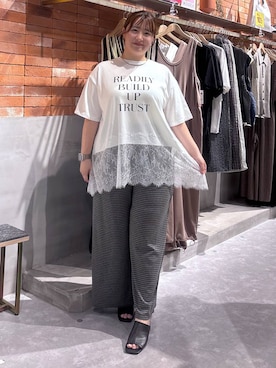 「LOWRYS FARM（ローリーズファーム）のボーダーカットギャザーパンツ  1056895（その他パンツ、グレー系）」を使った、ninomiii203さん（レディース）の夏コーディネート