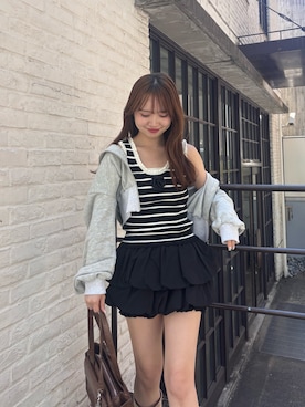 「Chico（チコ）のローズコサージュ付きフリルニットタンク（ニット/セーター、ブラック系）」を使った、miyu 🤍さん（レディース・156cm）の春コーディネート