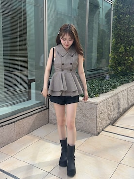 「Chico（チコ）のダブルボタンペプラムブラウス（シャツ/ブラウス、ベージュ系）」を使った、miyu 🤍さん（レディース・156cm）の夏コーディネート