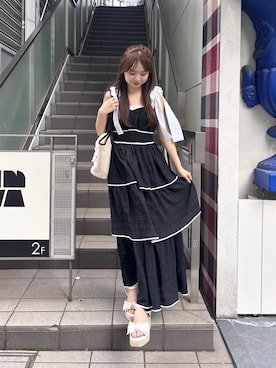 「Chico（チコ）の肩リボンティアードワンピース（ワンピース、ブラック系）」を使った、miyu 🤍さん（レディース・156cm）の夏コーディネート