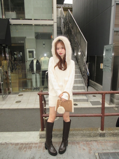 セットアップ対応】ポンポン付きファーフードケーブルニット