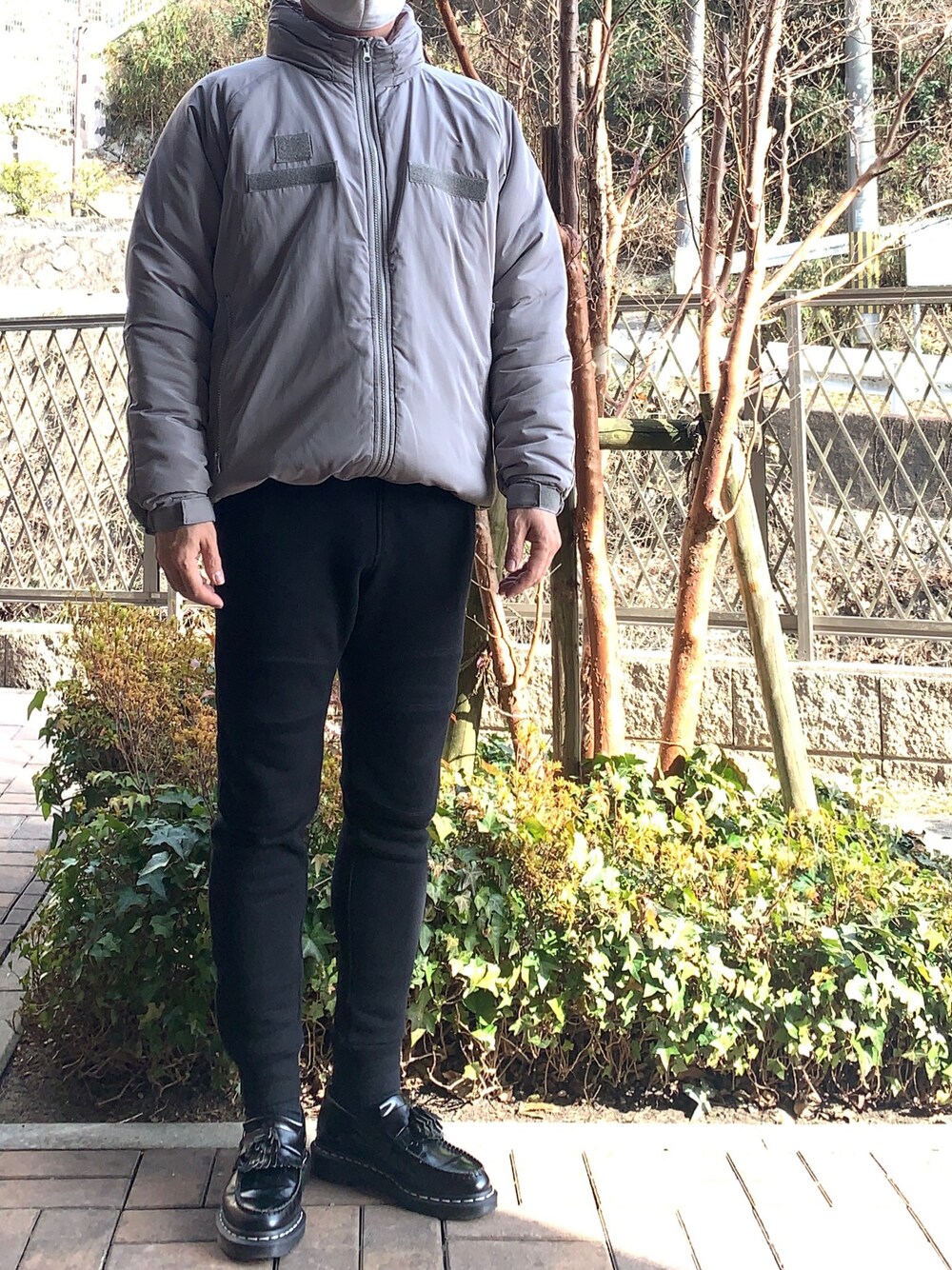 「level7、ドクターマーチン、Adrian」｜「MONKEY TIMEのアイテム（スウェットパンツ、ブラック系）」を使った、ヒロポンさん（メンズ・168cm）の冬コーディネートの1枚目の写真