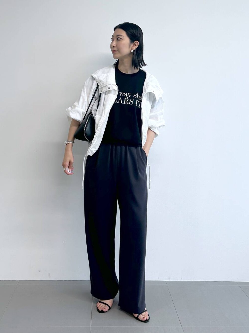 「高身長、ワントーン、モード、BARNYARDSTORM、アウター、Tシャツ、ワイドパンツ、売れ筋人気アイテム、カジュアル、カジュアルコーデ、スポーツミックス、きれいめカジュアル、夏コーデ、UVカット」｜「ADD CULUMNのBARNYARDSTORM / ADDCULUMN(アドカラム) / ボストンバッグ（トートバッグ、ブラック系）」を使った、sai1211さん（レディース・168cm）の春コーディネートの1枚目の写真