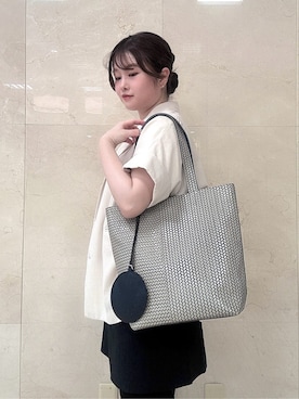 「HIROKO HAYASHI（ヒロコハヤシ）のOTTICA（オッティカ）トートバッグM（トートバッグ、グレー系）」を使った、mさん（レディース・150cm）の秋コーディネート