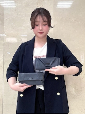 「HIROKO HAYASHI（ヒロコハヤシ）のVELENO CISA（ヴェレーノ チーザ）長財布ミニ（財布、グレー系）」を使った、mさん（レディース・150cm）の秋コーディネート