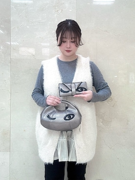 「HIROKO HAYASHI（ヒロコハヤシ）のOSTRO（オストロ）クロワッサンバッグ（ハンドバッグ、シルバー系）」を使った、mさん（レディース・150cm）の秋コーディネート