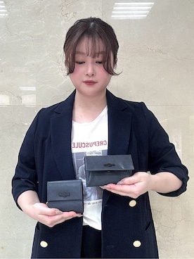 「HIROKO HAYASHI（ヒロコハヤシ）の◆VELENO CISA（ヴェレーノ チーザ）マルチキーケース（財布、グレー系）」を使った、mさん（レディース・150cm）の秋コーディネート