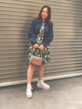 「ディーゼル」｜「アイテム（シャツワンピース）」を使った、友加里さん（レディース・159cm）の春コーディネート