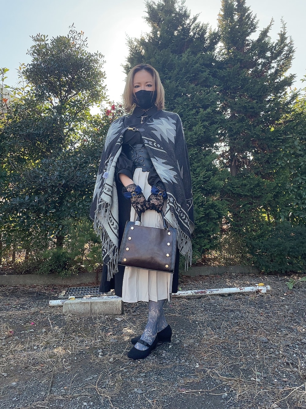 「ゴシック」｜「しまむらのアイテム（ワンピース、ブラック系）」を使った、ひまりさん（レディース・161cm）の春コーディネートの1枚目の写真