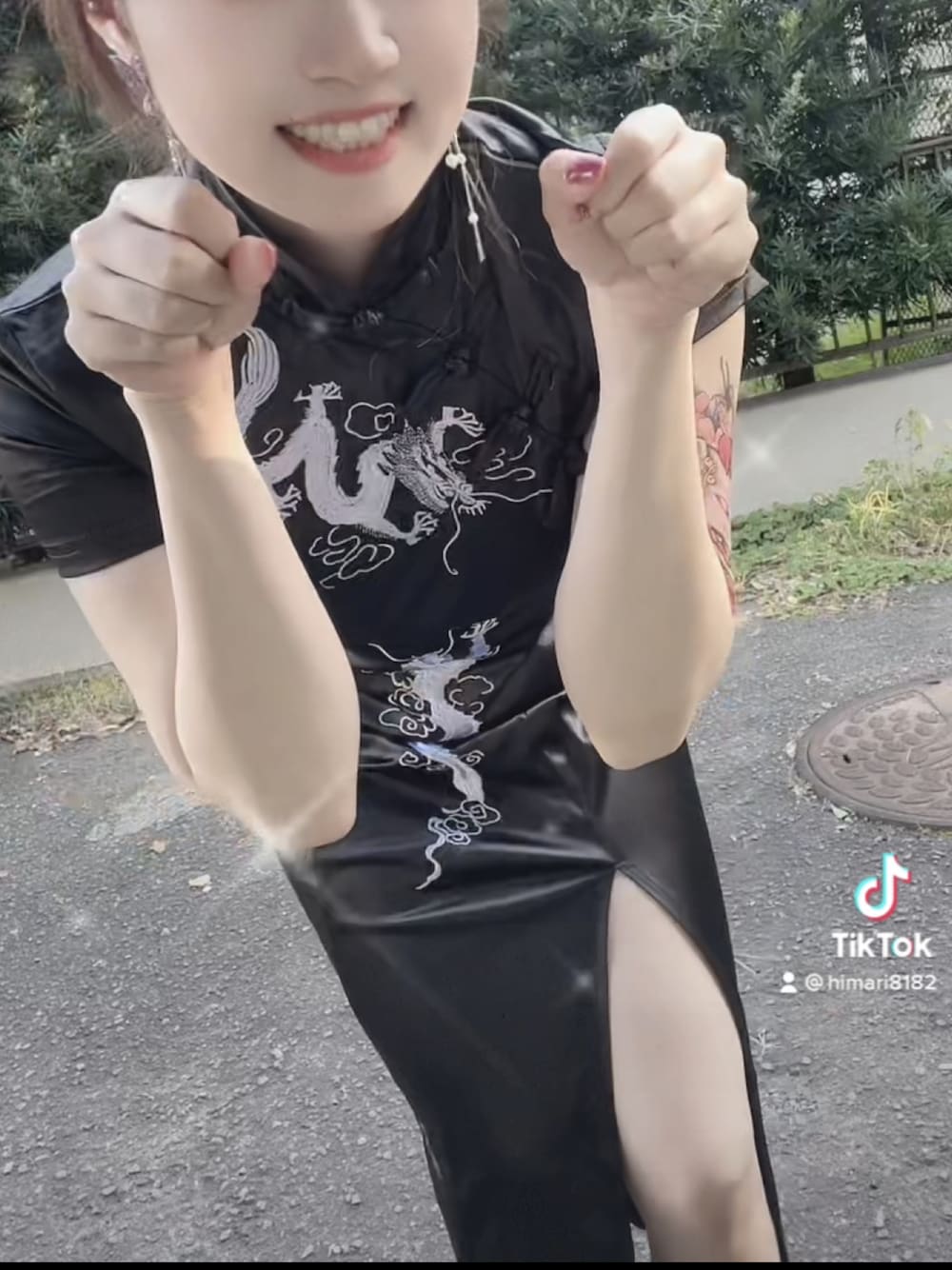 「チャイナ服」｜「不明のアイテム（ワンピース/ドレス、ブラック系）」を使った、ひまりさん（レディース・161cm）の春コーディネートの1枚目の写真
