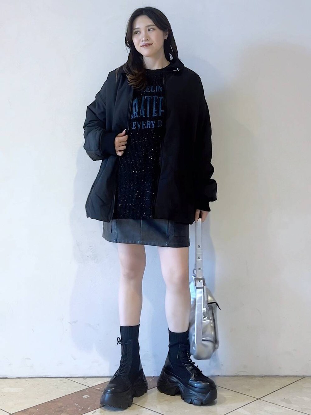 「モード、女子ウケ、着痩せ・細見え、骨格ストレート、個性派、韓国系、メンズライク、ストリート、カジュアル、PAGEBOY、ニット、アウター、冬アウター、ブーツ」｜「PAGEBOYのレースアップソックスブーツ（ブーツ、ブラック系）」を使った、misao1130さん（レディース・161cm）の冬コーディネートの1枚目の写真