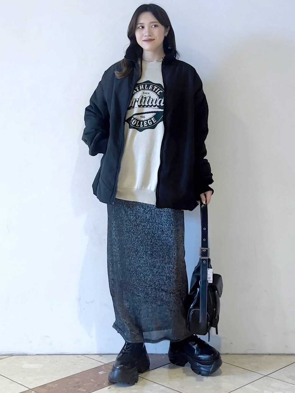 「モード、女子ウケ、着痩せ・細見え、骨格ストレート、個性派、韓国系、メンズライク、スカート、冬アウター、冬コーデ、MA-1、ニット、ブーツ、おでかけ、PAGEBOY」｜「PAGEBOYのレースアップソックスブーツ（ブーツ、ブラック系）」を使った、misao1130さん（レディース・161cm）の冬コーディネートの1枚目の写真